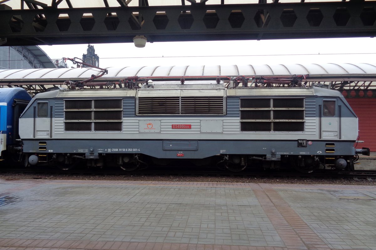 Restored back to original condition: ES 499-1001 (ex 350 001) stands on 24 September 2017 at Praha hl.n.