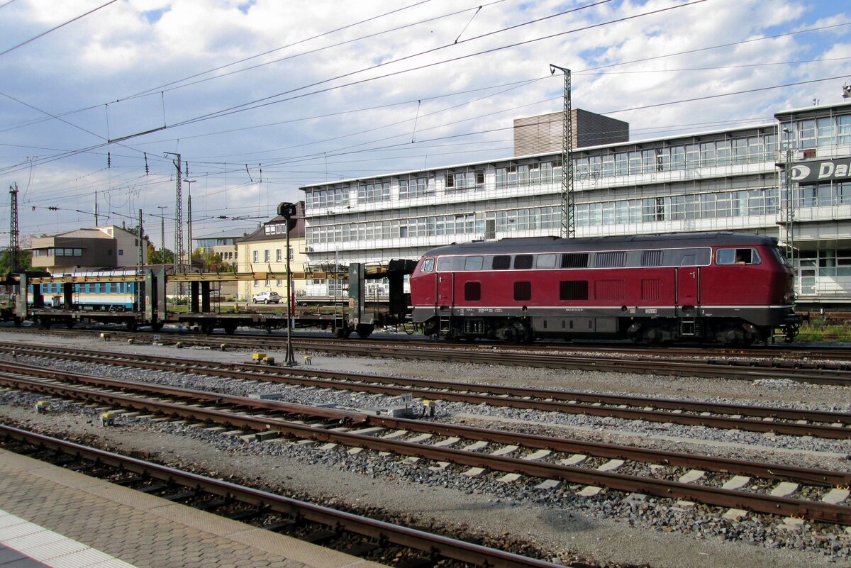 Revenue earning service for IGE 216 224: on 17 September 2015 she returns with an empty TX Log autonotives train through Regensburg Hbf.