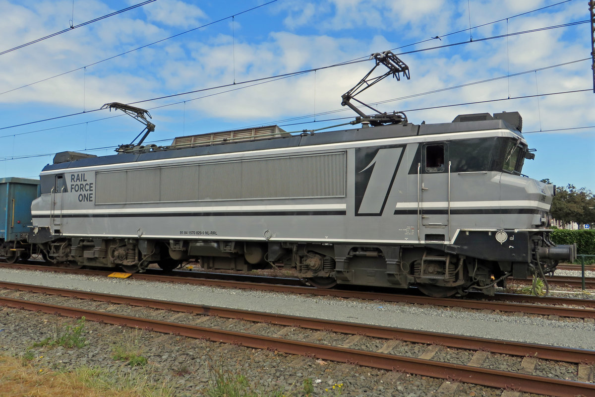 RFO 1829 stands at Oss on 27 May 2020 waiting for departure.