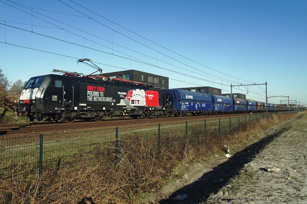 RFO 189 209 -advertising for the Rzepin container shuttle train that RFO took over from LTE in 2021- hauls a coal train through Tilburg-Reeshof on 8 March 2022.