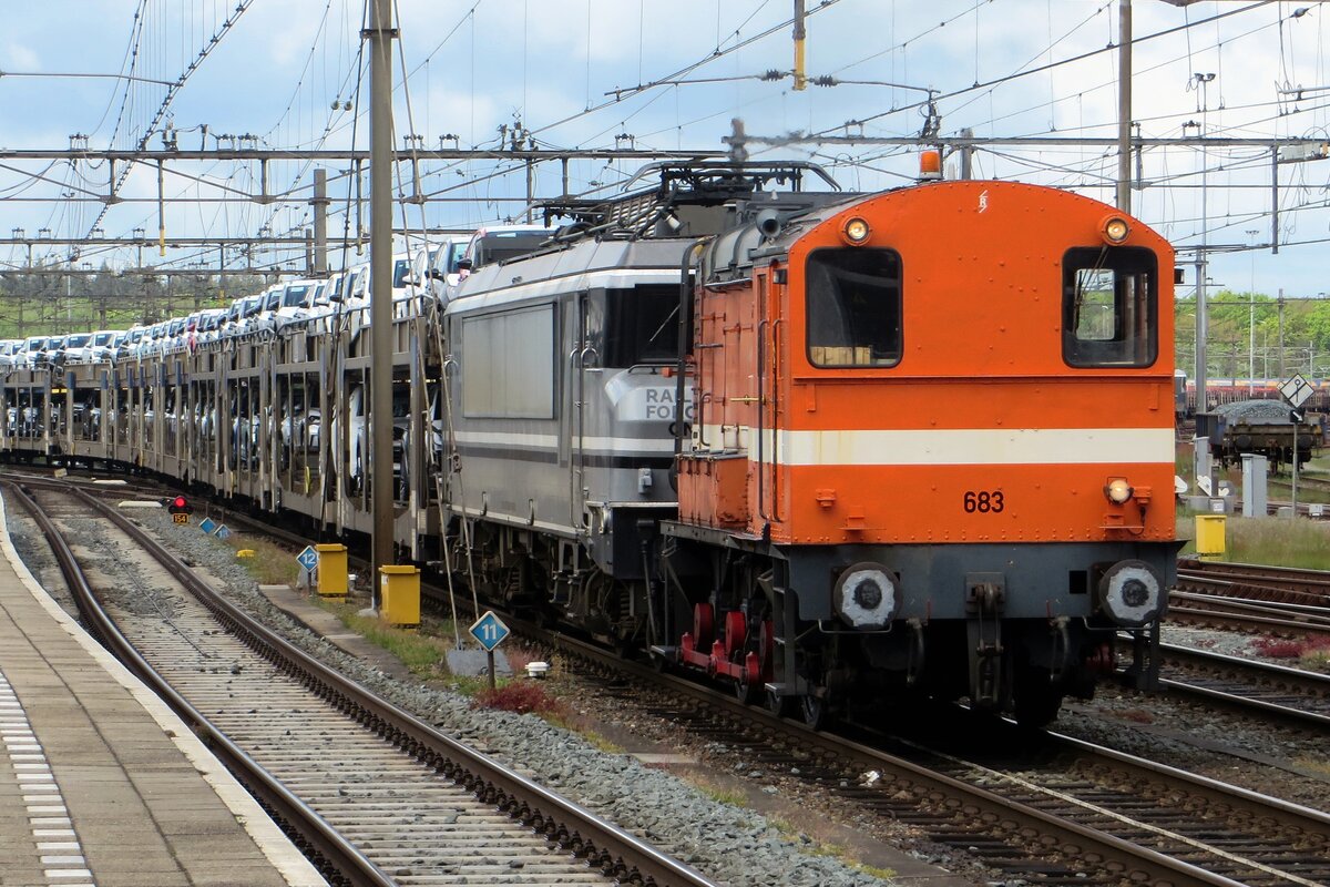 RFO 683 shunts a block train at Amersfoort on 25 May 2021.