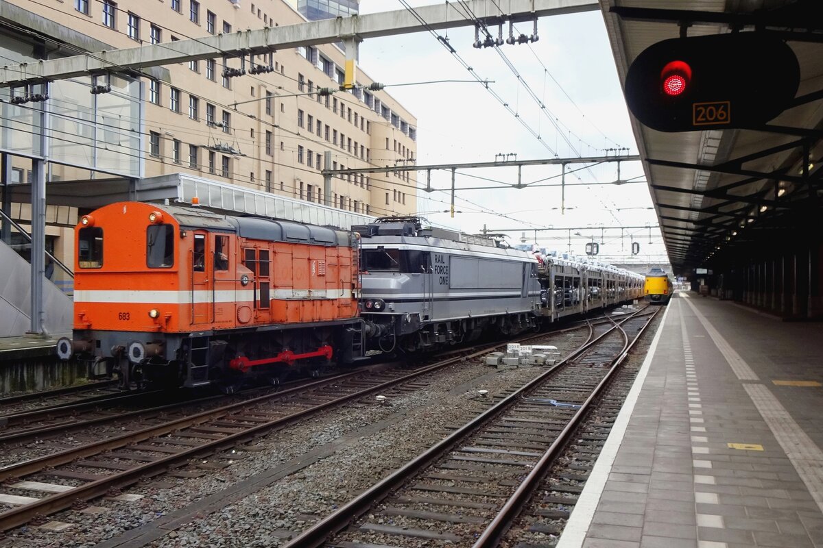 RFO 683 shunts a block train at Amersfoort on 25 May 2021.