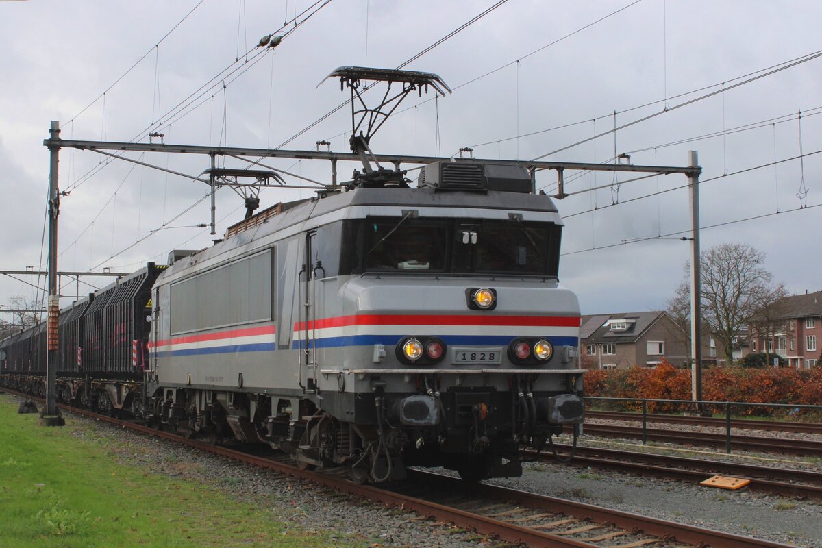 RFO's 1828 readies herself for departure at Oss on 29 November 2023.