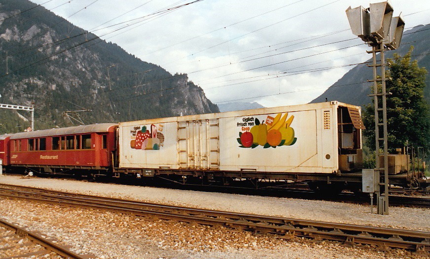 Rhaetian Railway - COOP Insulated/Refrigerated/Heated Container on Flat Wagon Iak-y 4521 in station Filisur, August 1987 