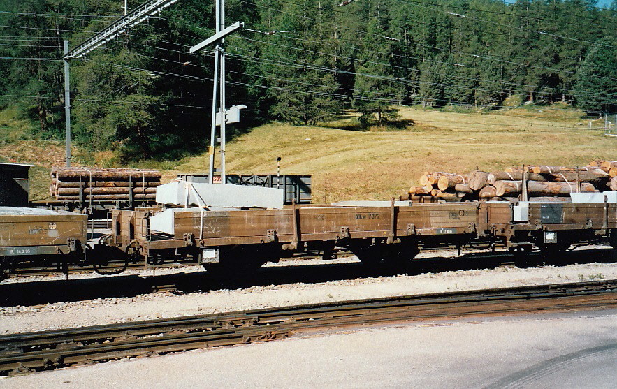 Rhaetian Railway - Flat Wagon Kk-w 7372 near station Pontresina, August 2000