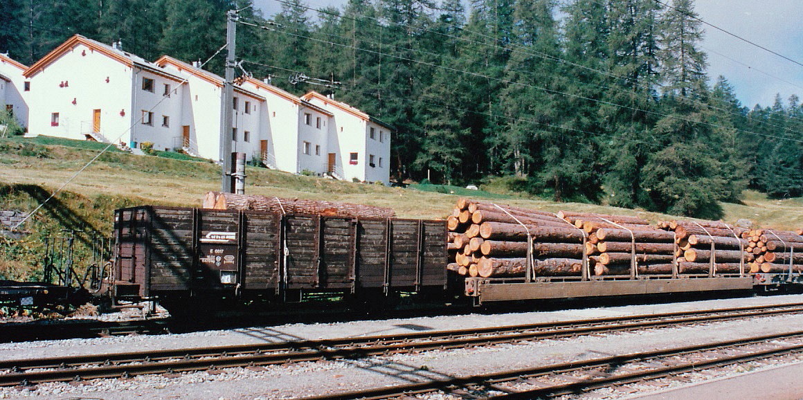 Rhaetian Railway - Open Wagon (Gondola) E 6617 near station Pontresina, August 2000