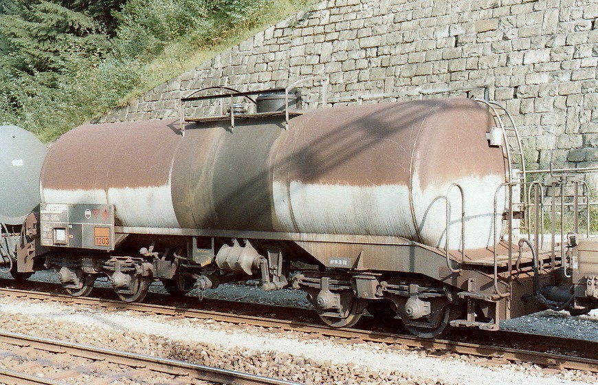 Rhaetian Railway - Tank wagon Uahr 8164 near station Reichenau, August 1984