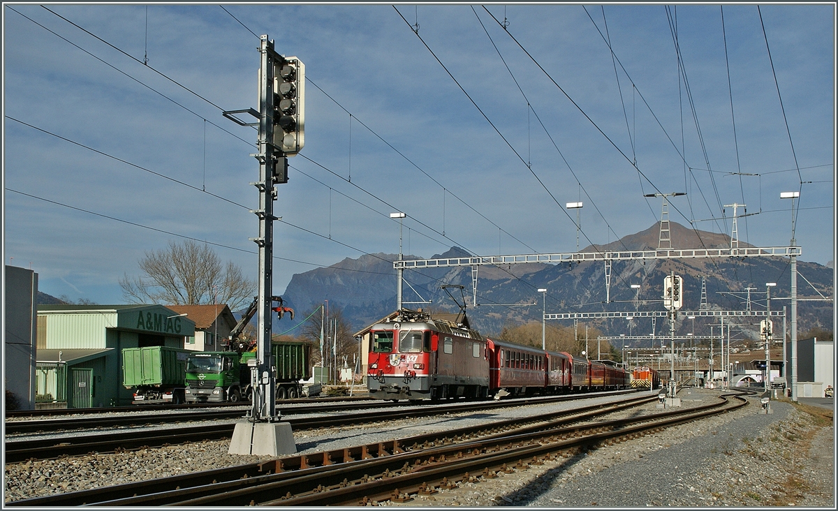 RhB GHe 4/4 II wiht a RE by his stop in Untervaz.
01.12.2011