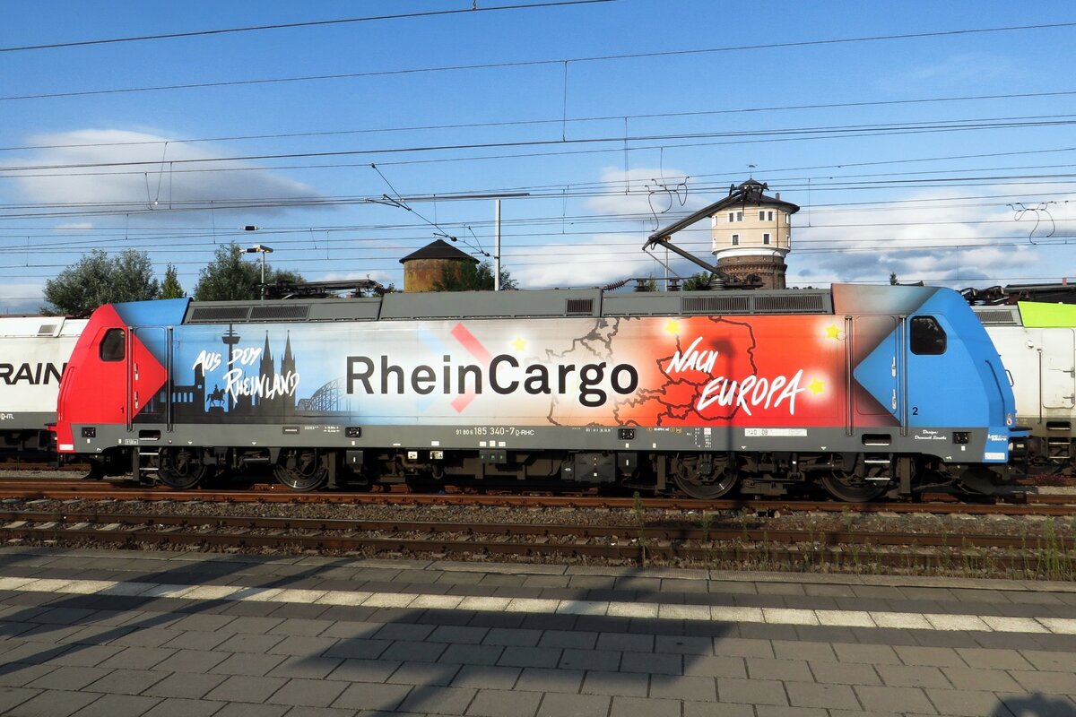 RheinCargo 185 340 runs round at Angermünde on 21 August 2021. She is one of three Class 185.2 that RheinCargo bought from DB Cargo.