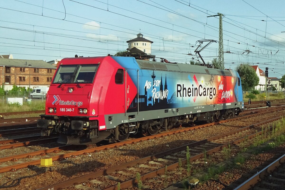 RheinCargo 185 340 runs round at Angermünde on 21 August 2021. She is one of three Class 185.2 that RheinCargo bought from DB Cargo.