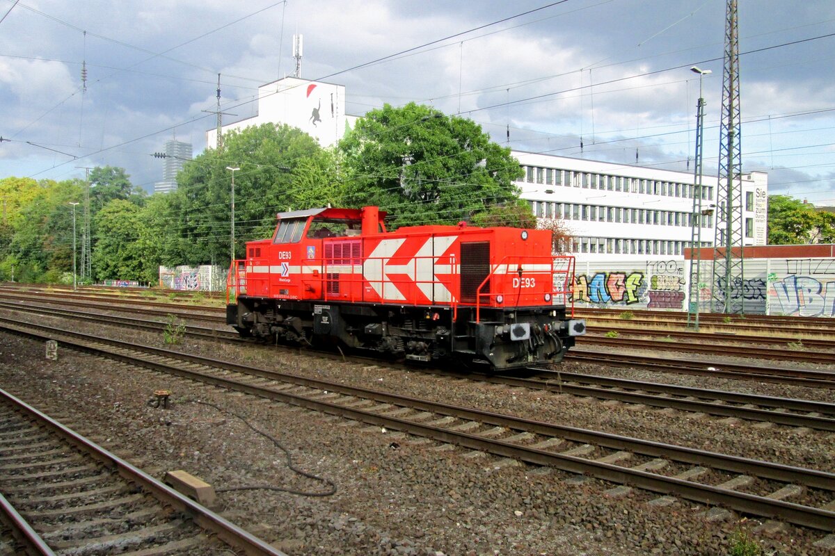 RheinCargo/HGK DE 93 runs light through Köln West on 23 September 2019.