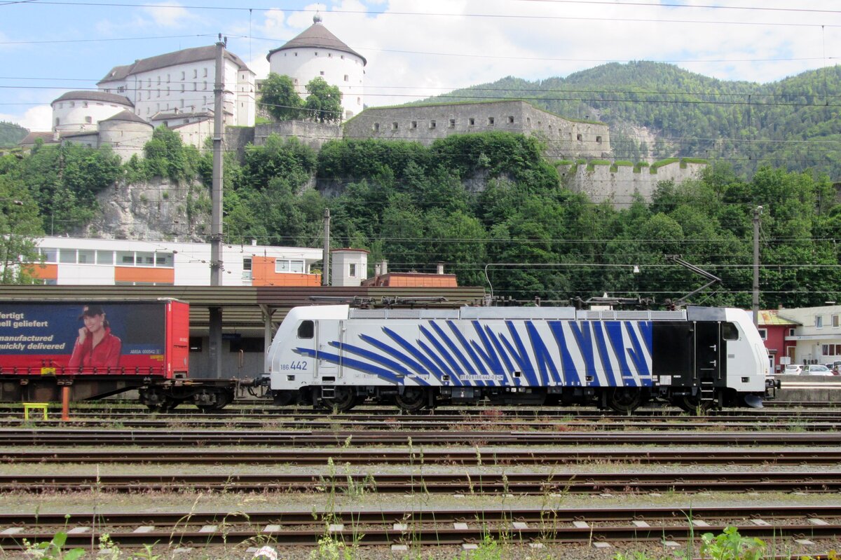 Right side of Lokomotion 186 442 at Kufstein on 3 June 2015.