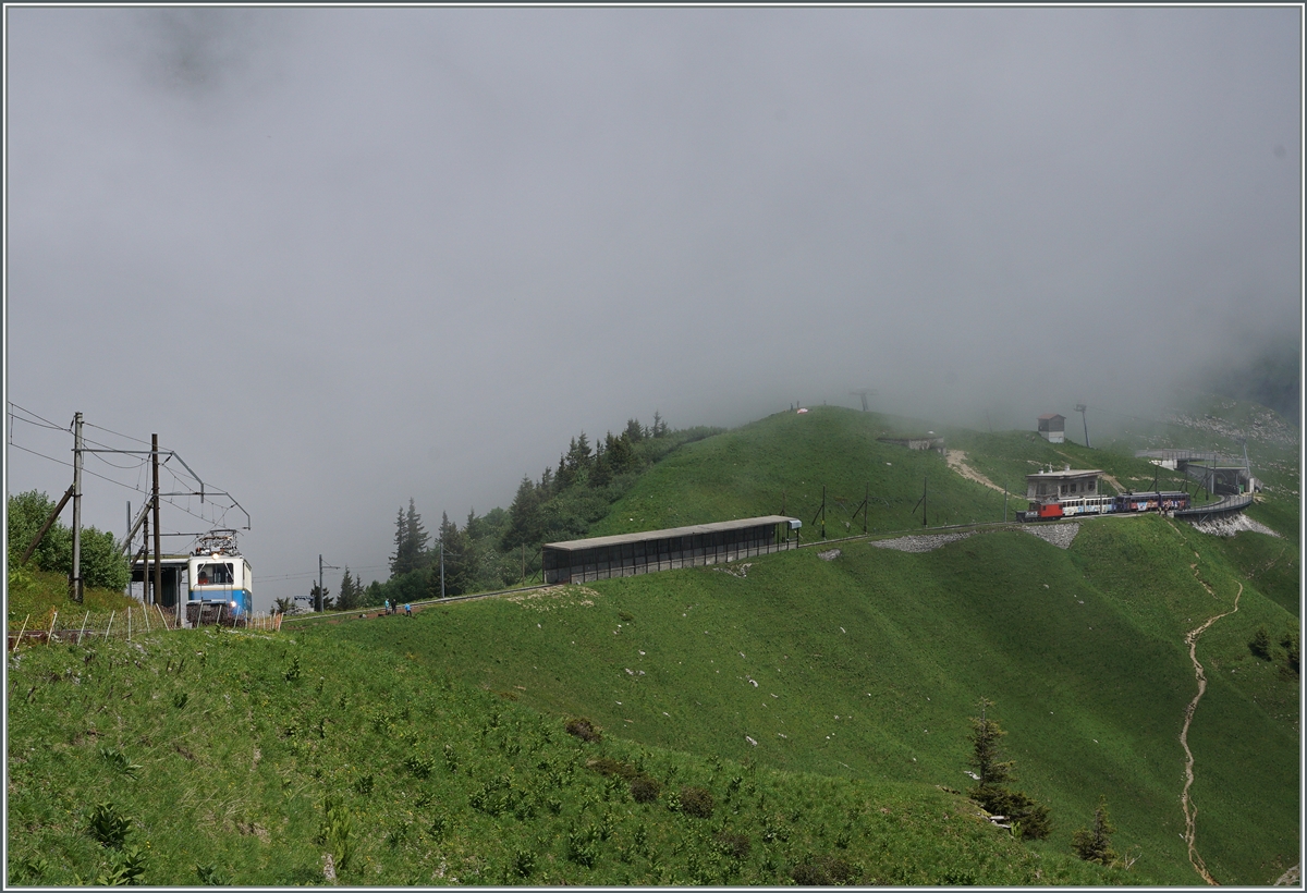 Rochers de Naye Beh 2/4 203 on the way to the summit and the Hem 2/2 12 with two Beh 4/8 in the Jaman Station.

03.07.2016