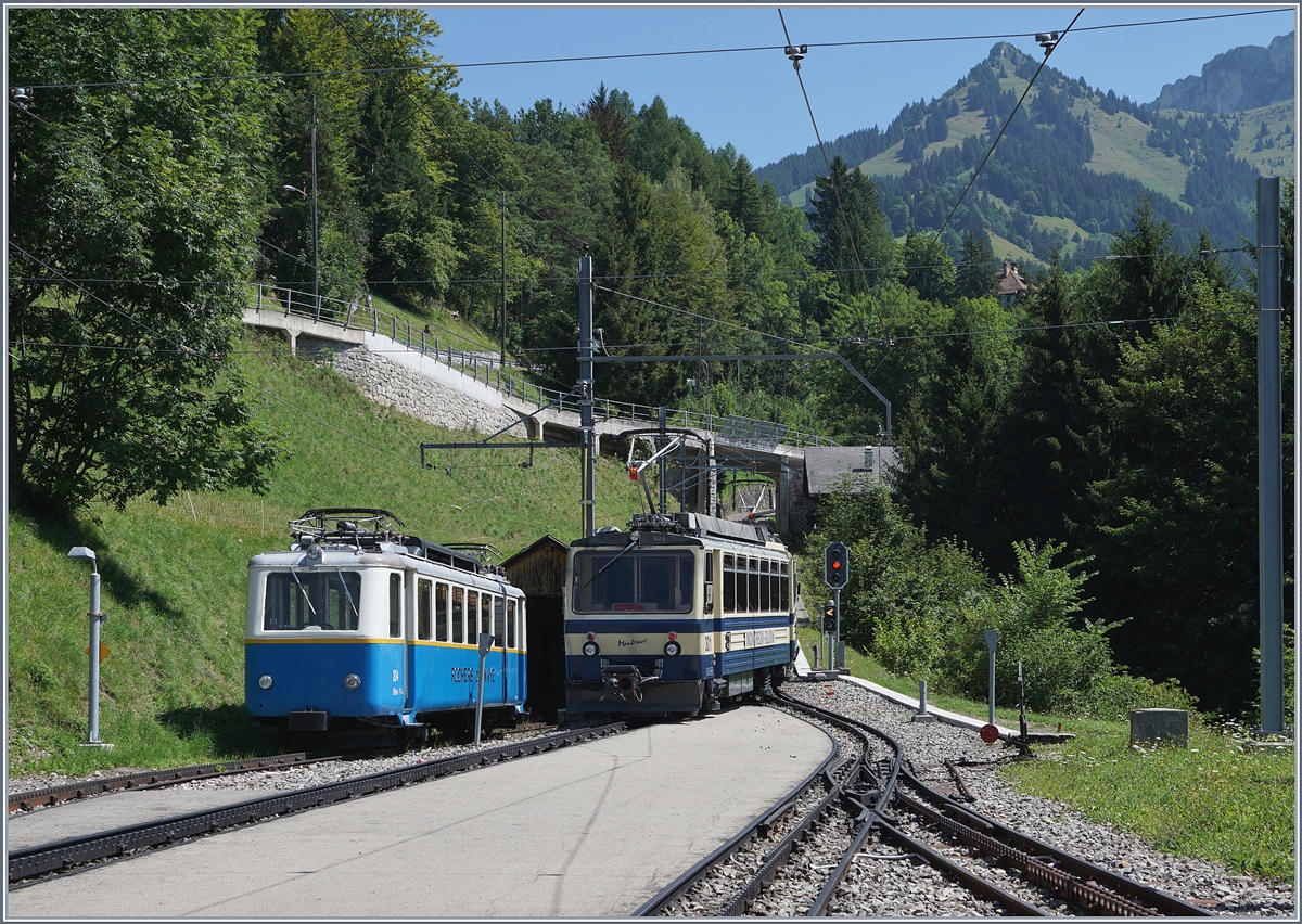 Rochers de Naye Bhe 2/4 204 and Beh 4/8 401 in Caux.
02.08.2017