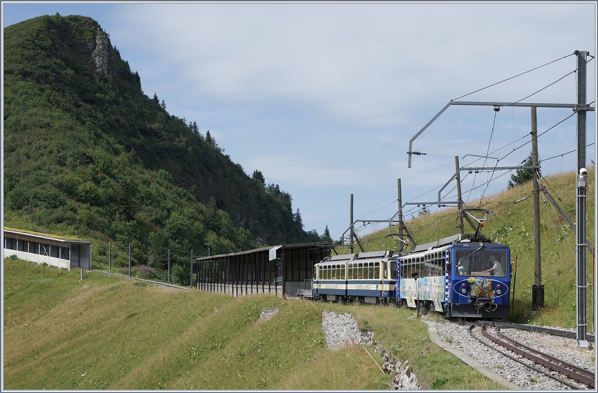 Rochers de Naye Bhe 4/8 302 and an other one near the Jaman Station.
03.08.2017