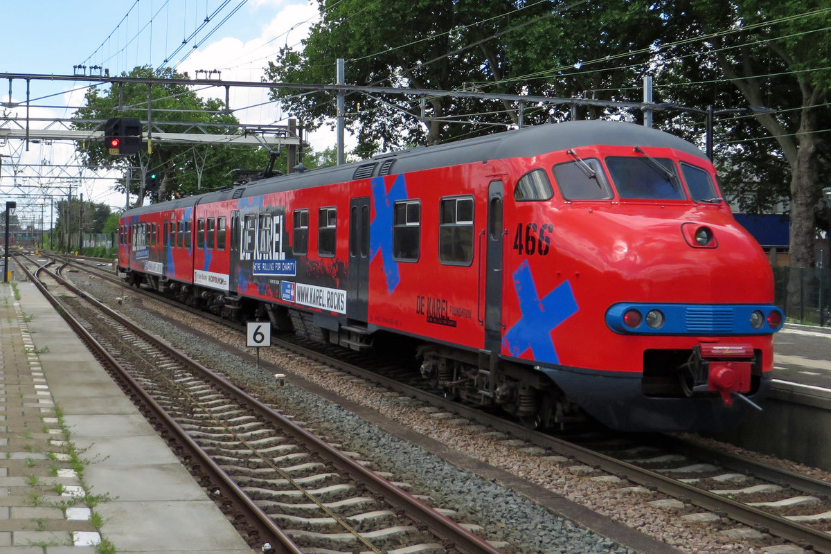 Rolling for Charity is the first private Plan V 'Apekop': former NS 466 speeds through Dordrecht on a condition ride on 28 June 2020.