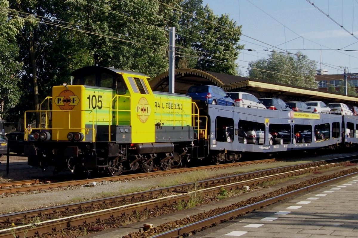 RRF 105 shunts on 11 June 2009 at 's-Hertogenbosch.