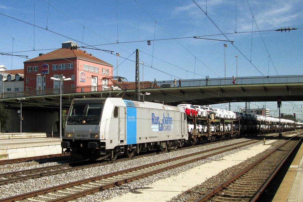 RTB 185 684 hauls a train of automotives through Regensburg Hbf on 17 September 2015.