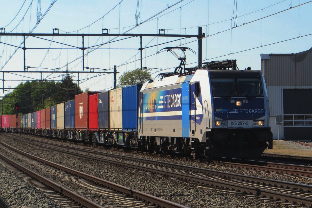 RTB 186 297 enters Blerick on 30 May 2021.