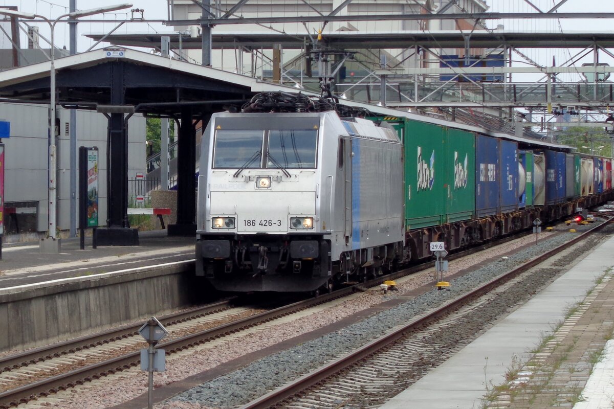 RTB 186 426 yet has to receive any RTB markings while passing through Dordrecht on 19 July 2018.