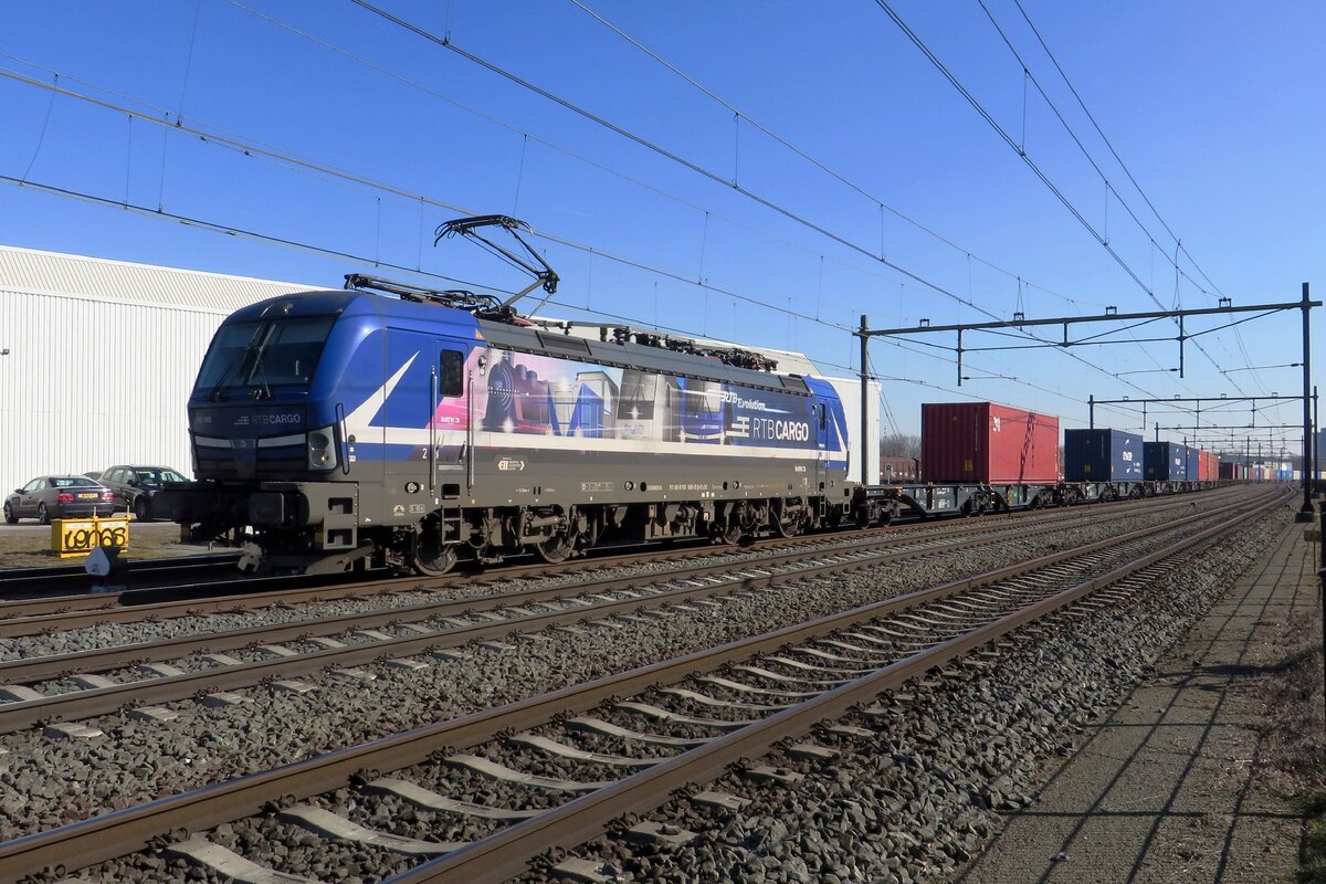 RTB 193 565 shows the evolution of RTB Cargo's traction at Blerick on 4 March 2022.