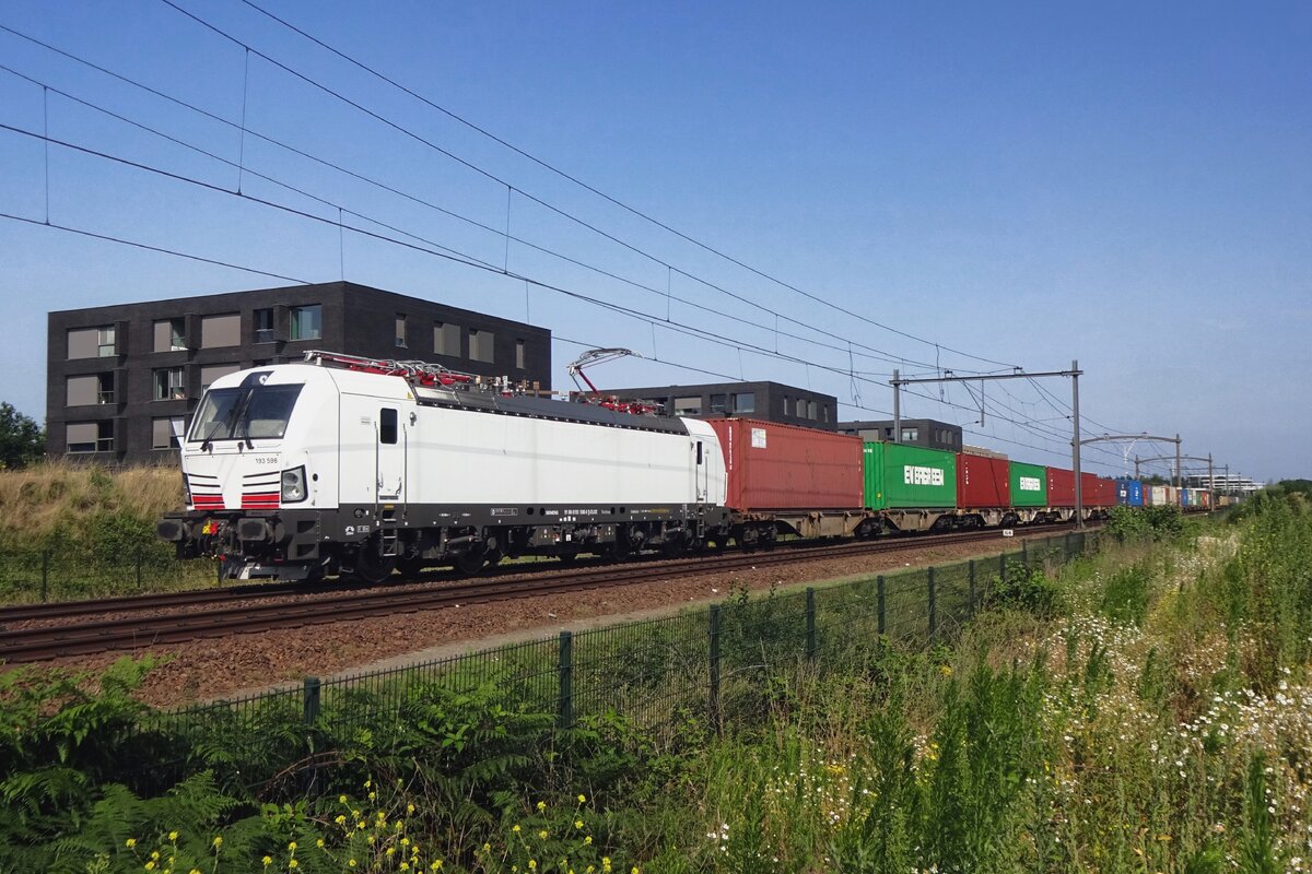 RTB 193 598 hauls a container train through Tilburg-Reeshof on 23 July 2021.