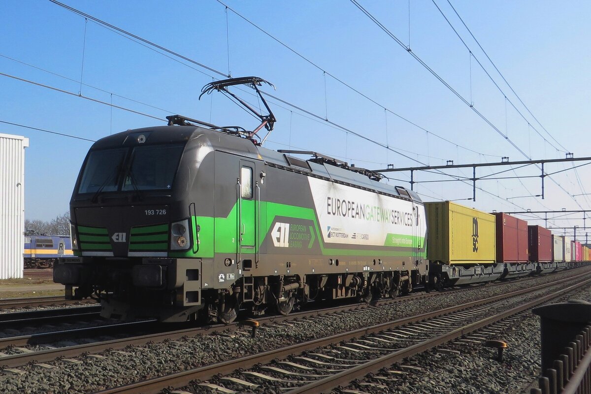 RTB 193 726 sports advertising stickers for EGS while passing through Blerick on 5 March 2022.