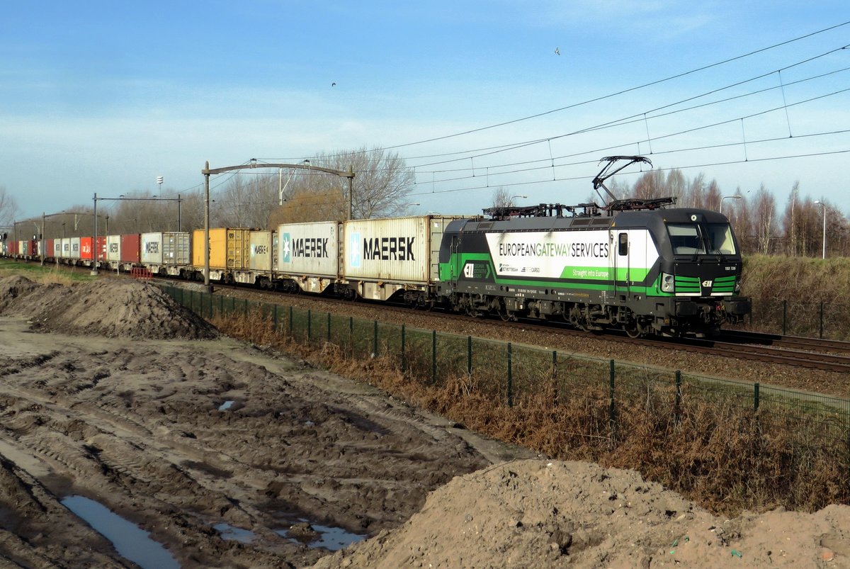 RTB 193 727 hauls the Blerick-shuttle through Tilburg-Reeshof on 21 February 2021.