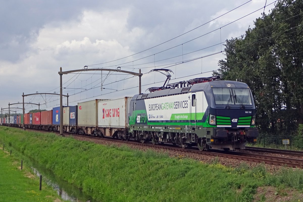 RTB 193 732 passes Hulten on 18 July 2019.