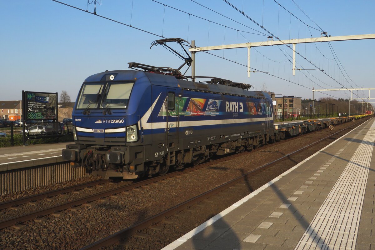 RTB Cargo 193 793 hauls an almost empty container train through Tilburg-Reeshof on 5 April 2023.