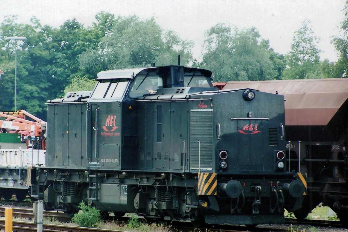 RT&L 203 124 stands at Bruchsal on 30 May 2008.
