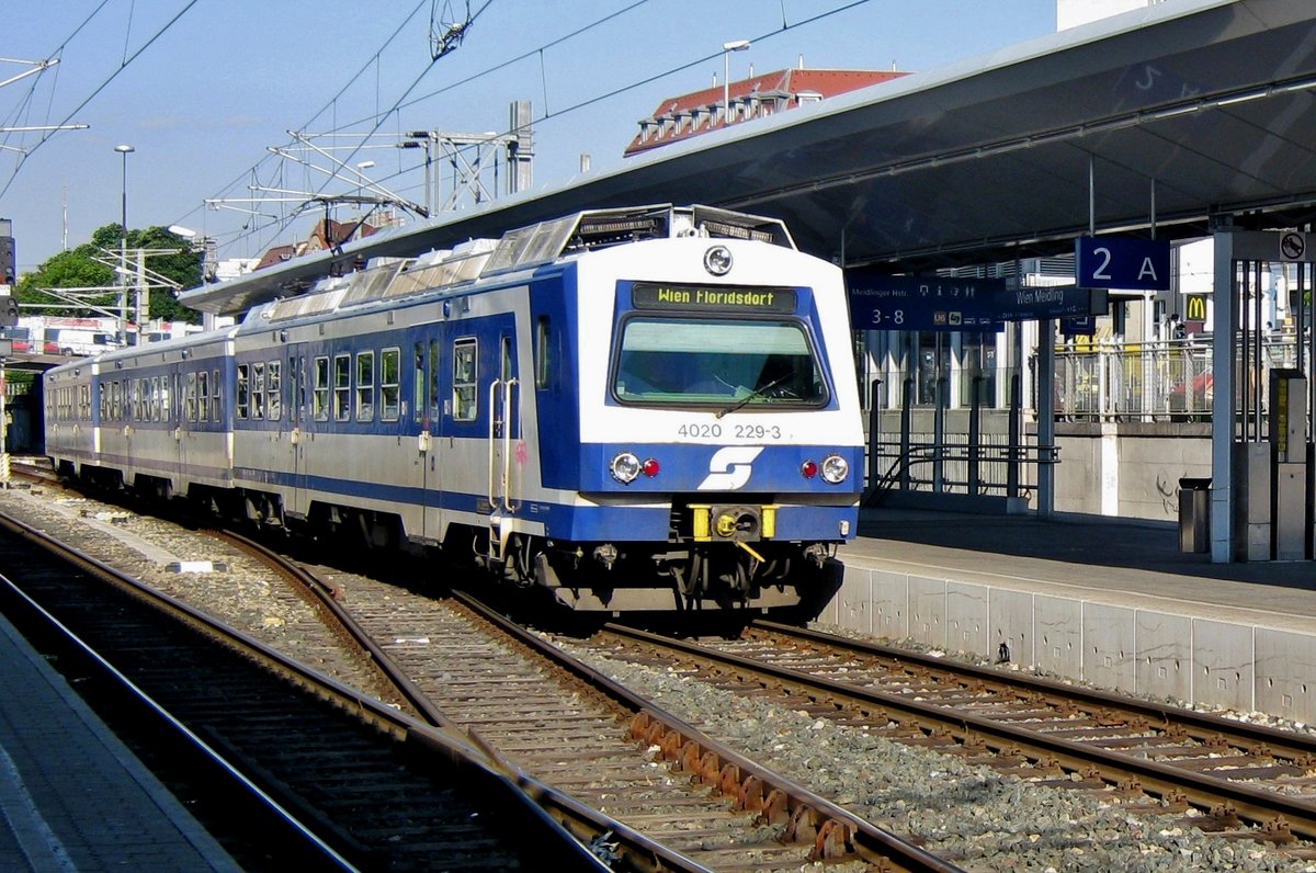 S-Bahn 4020 229 leaves Wien-Meidling on 29 May 2012.