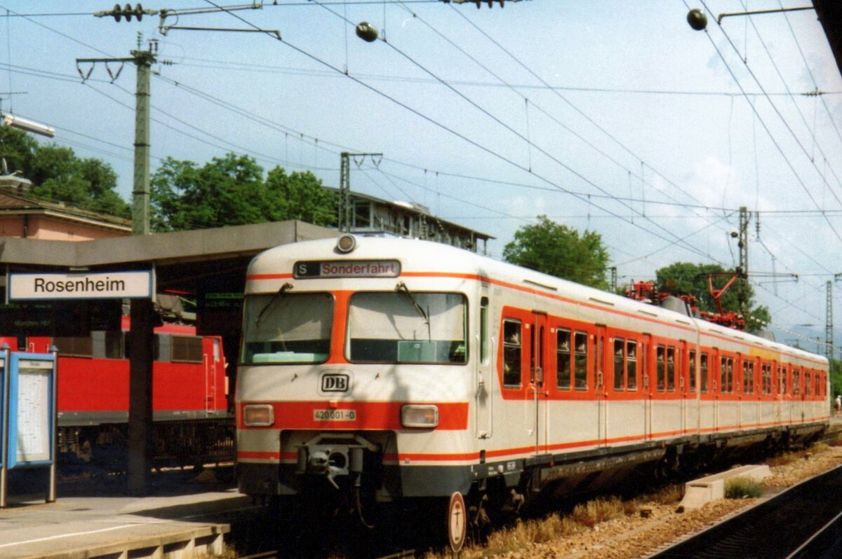 S-Bahn 420 001 has been saved as museum EMU and stands with an extra service at Rosenheim on 30 May 2006.