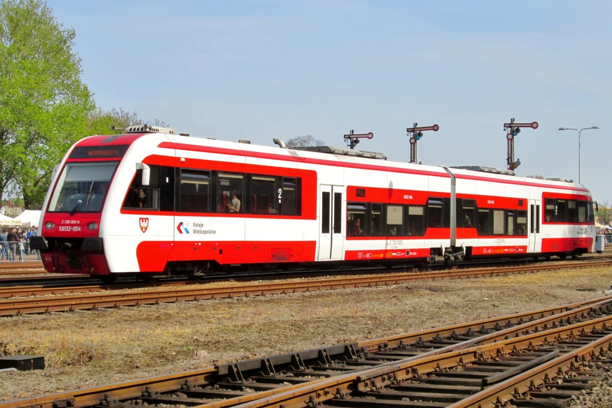 SA 132-004 enters Wolsztyn on 29 April 2016.