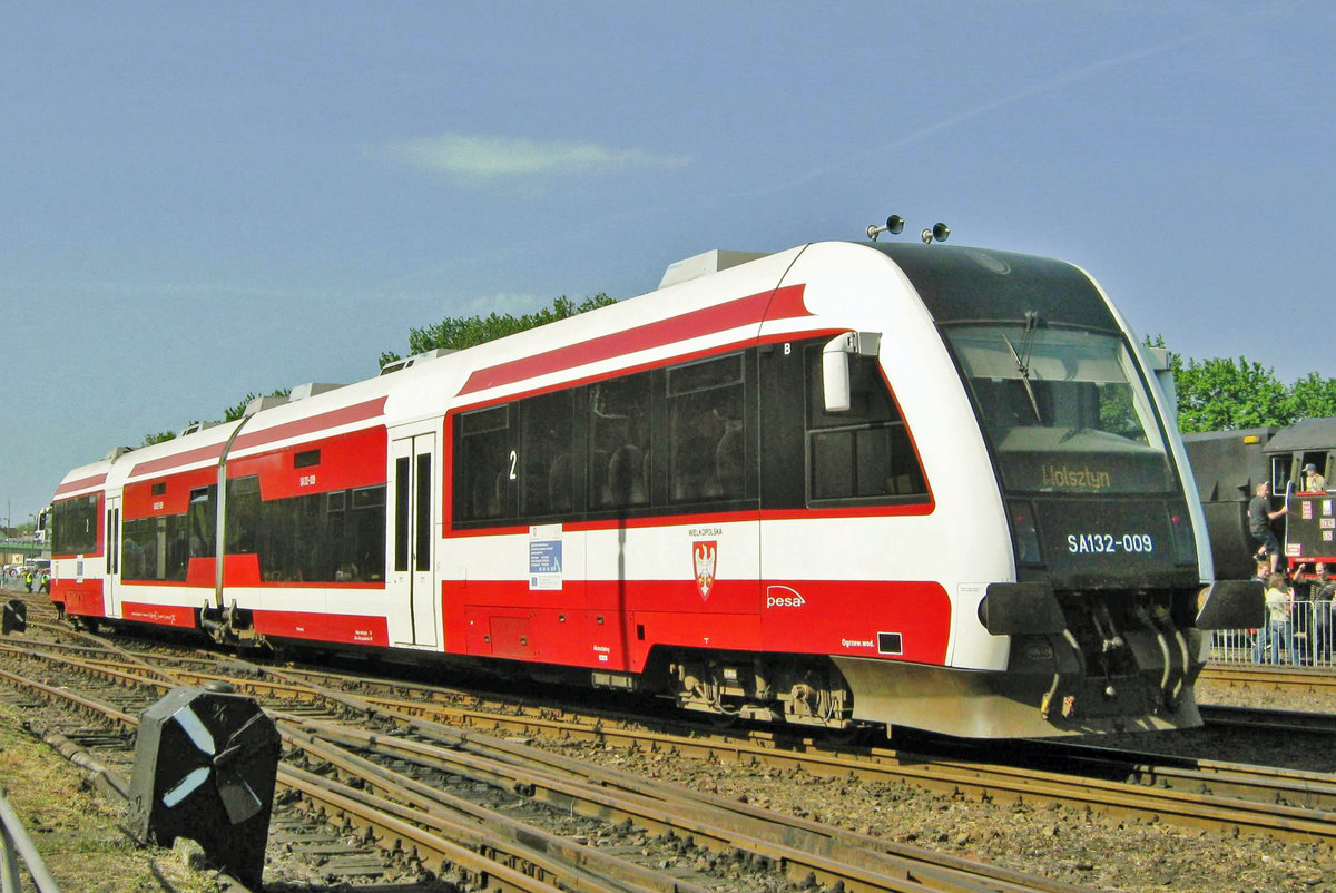 SA 132-009 leaves Wolsztyn on 30 April 2011.