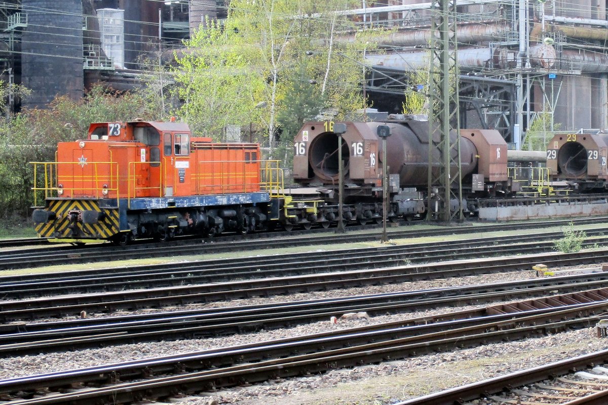 SaarStahl 73 shunts a train with molten iron at Völklingen on 29 March 2017.