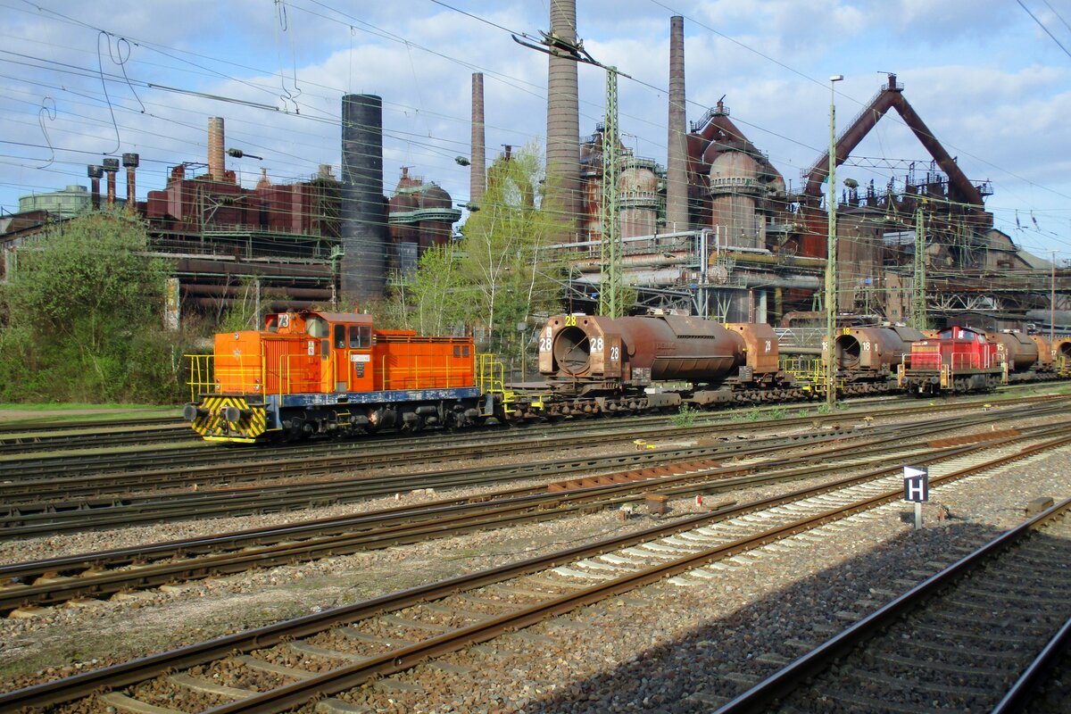 SaarStahl 73 shunts a train with molten iron at Völklingen on 29 March 2017.