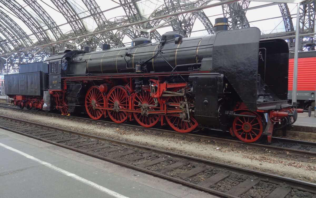 Saxony's railway pride of once 19 017 misses her head lights while standing at Dresden Hbf on 8 April 2018.