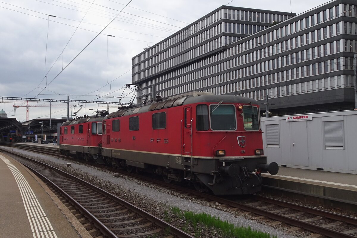 SBB 11114 hauls a sister engine through Zürich HB on 19 May 2023.