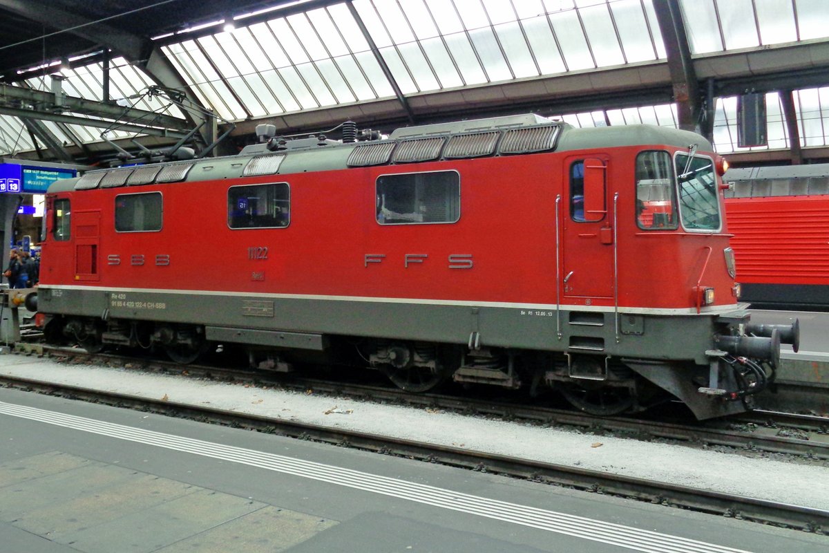 SBB 11122 stands on 1 January 2019 in Zürich HB.