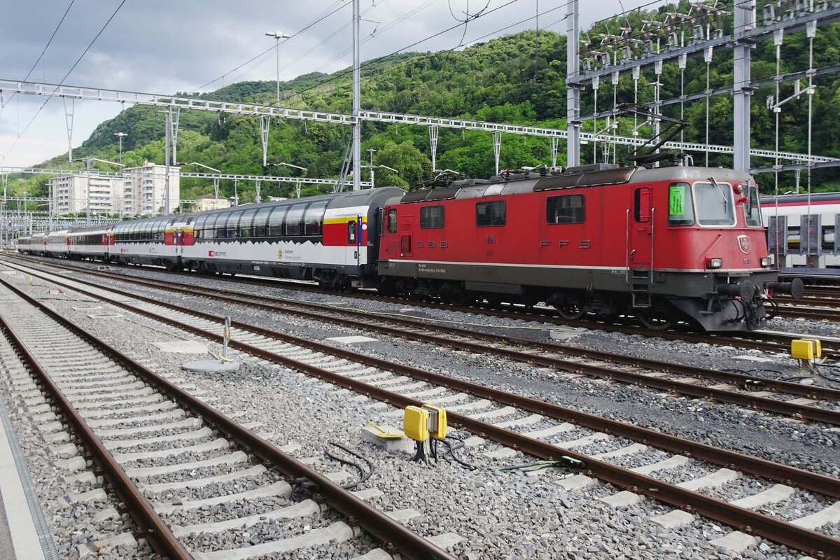 SBB 11195 stands parked with the Gotthard Panoramic Express at Chiasso on 29 May 2022.