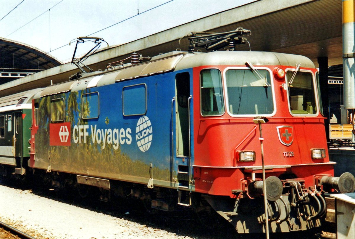 SBB 11228 stands on 24 May 2007 in Luzern HB.