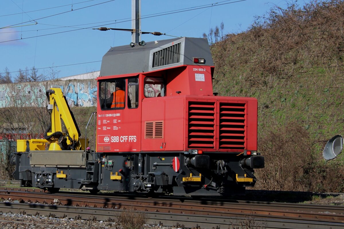 SBB 234 003 speeds past Pratteln on 13 February 2024.