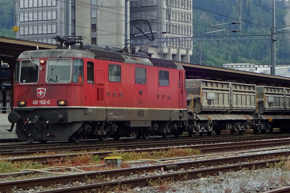 SBB 420 162 hauls a freight through Olten on 29 December 2018.