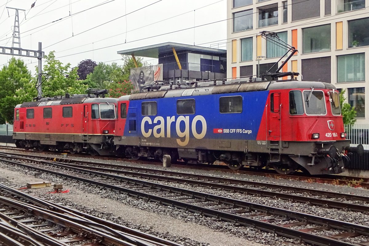 SBB 420 165 stands in the pouring rain at Thun on 28 May 2019.