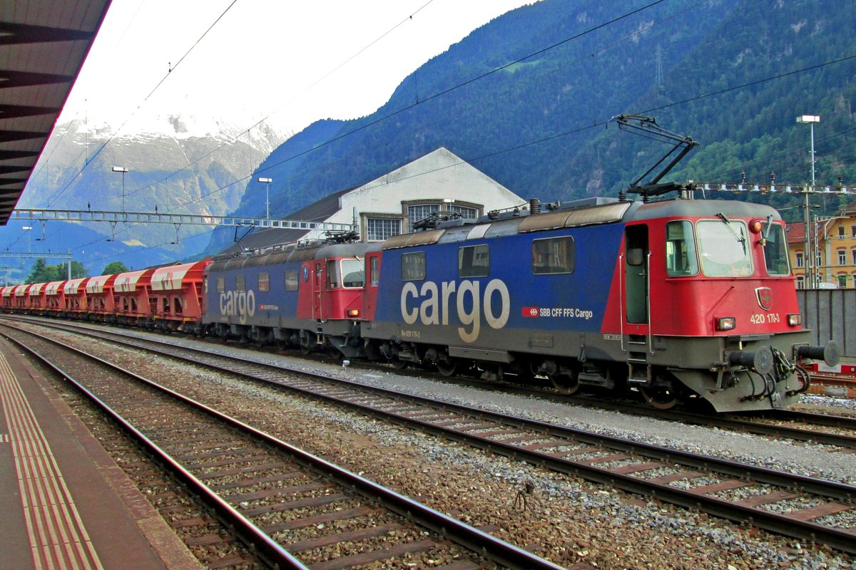 SBB 420 170 stops with her block train at Erstfeld on 4 June 2015.