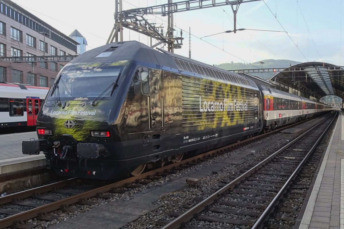 SBB 460 072 advertises for the Locarno Film Festival at Olten on 20 May 2022.