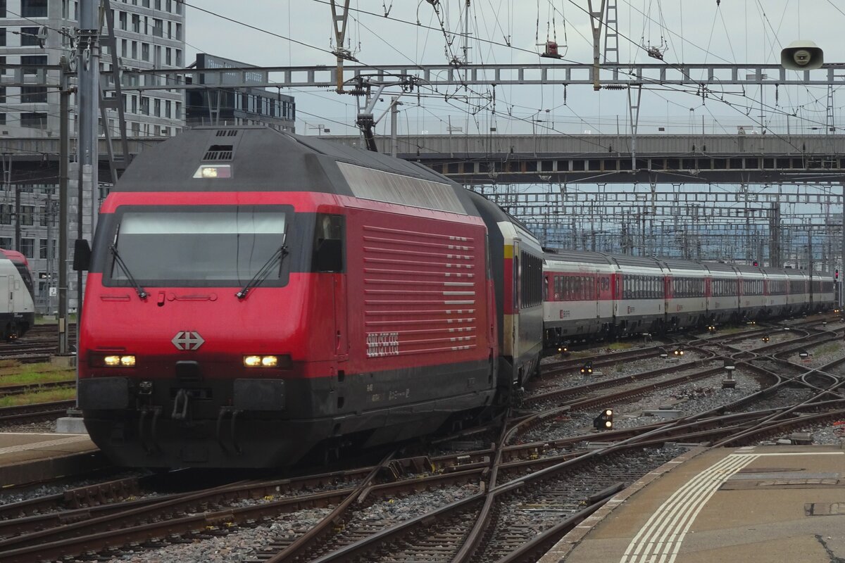 SBB 460 074 pushes an IC service to Romanshorn out of  Zürich HB on 19 May 2023.