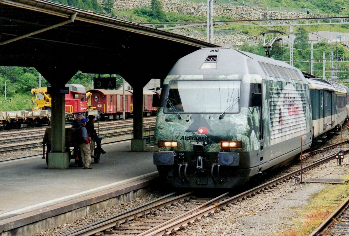 SBB 460 075 advertises AlpTRansit, the coming Gotthard Base Tunnel, whilst arriving in Göschenen on 26 May 2007.