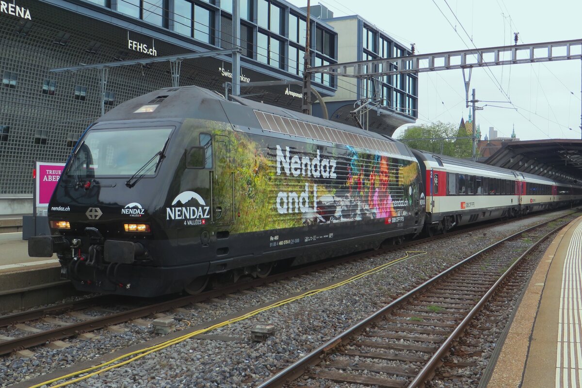 SBB 460 078 shows her latest advertising livery at Zürich HB on 19 May 2023.